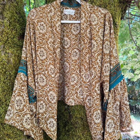 Kantha Bae Silk Shrug - Picture 1 of 4